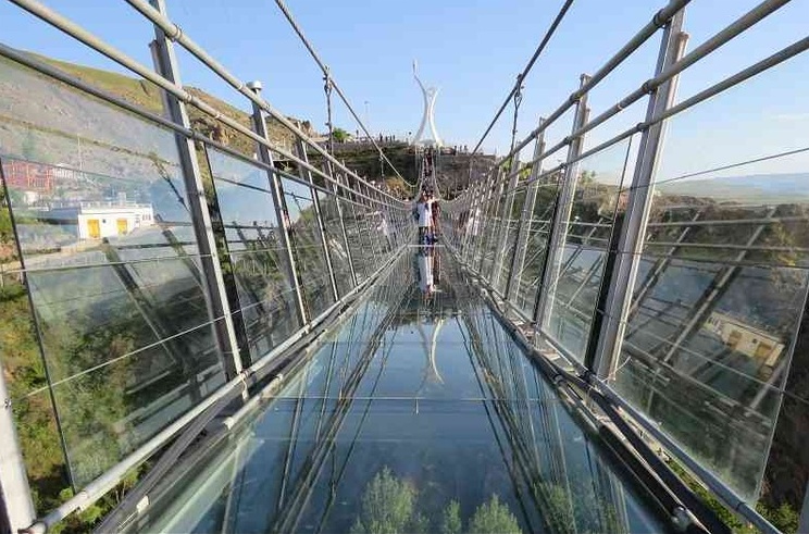 جسر هیر الزجاجی المعلق