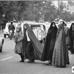 (صور) أول امرأه حصلت على رخصه قیاده بعد الثوره الإیرانیه