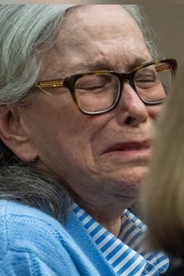 خلف الکوالیس: انهیار دونا أدلسون الصادم فی قاعه المحکمه الذی هز هیئه المحلفین