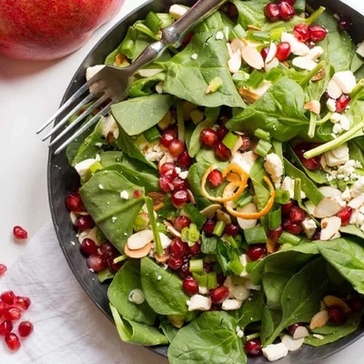 سلطه السبانخ بالرمان مع الصلصه الممیزه