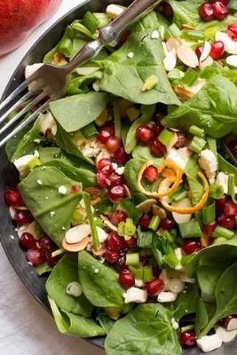 سلطه السبانخ بالرمان مع الصلصه الممیزه