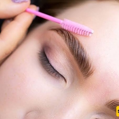 دیمومه زراعه الحواجب: من اختیار الطبیب إلى العنایه بعد الإجراء