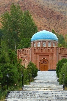قبضهٌ من ترابِ الرودکی.. حنینٌ إلى مهندس القصیده الفارسیه الأولى