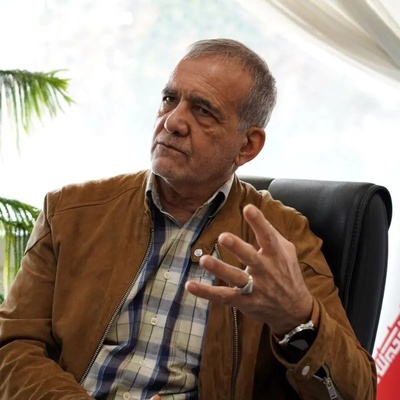 داخل الحیاه الخاصه لمسعود بزشکیان: کم عدد أبنائه وأحفاده؟ اثنان منهم تخرّجا من جامعه شریف + صوره