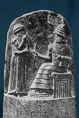 صوره: رحله عبر الزمن / لحظه اکتشاف مسلّه قانون حمورابی فی شوش؛ لمحه على تاریخ التشریع من قلب إیران!