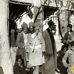کشف عن ملابس ومظهر متسول فی العصر القاجاری (صوره)