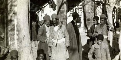 کشف عن ملابس ومظهر متسول فی العصر القاجاری (صوره)