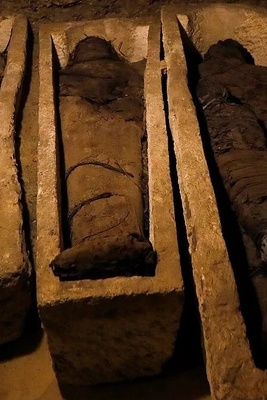 اکتشاف مذهل: الکشف عن ثلاث مومیاوات مصریه قدیمه ثریه