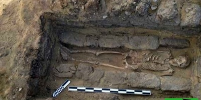 صور رائعه ومذهله / أسرار مخفیه تحت الأرض: اکتشاف قبر مصری یعود إلى 5000 عام ملیء بالأقنعه الغامضه