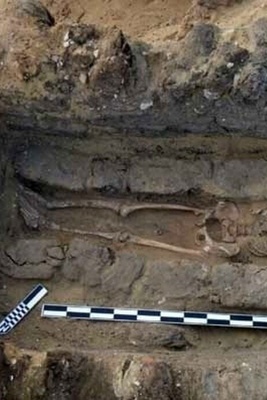 صور رائعه ومذهله / أسرار مخفیه تحت الأرض: اکتشاف قبر مصری یعود إلى 5000 عام ملیء بالأقنعه الغامضه