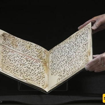 أطول نسخه من القرآن الکریم فی العالم دون الحاجه إلى تقلیب الصفحات + صور