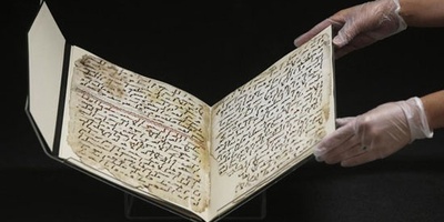 أطول نسخه من القرآن الکریم فی العالم دون الحاجه إلى تقلیب الصفحات + صور