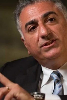 الصف الإجباری لأطفال إیران لتحیه ولی العهد البهلوِی البالغ عامین / أسلوب رضا بهلوی فی “الدیمقراطیه” + صوره