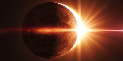 کسوف الشمس الجزئی 2025: الوقت الدقیق وکیف یمکنک مشاهده هذا الحدث السماوی المذهل