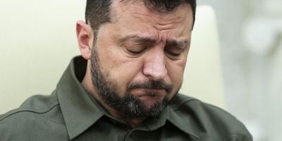 زلزال سیاسی فی أوکرانیا! زیلینسکی یُقیل مسؤولین رئیسیین…