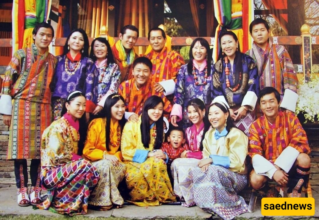 زواج هذا الرجل الغریب فی الوقت نفسه من أربع أخوات — وکیف تحولن إلى زوجات متنافسات! + صور