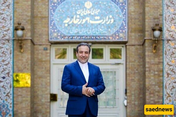 سقوط نظارات عراقچی فی البرلمان، وصید هذه اللحظه بواسطه المصور + صوره