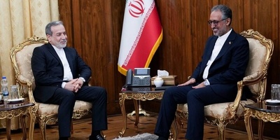 عراقجی یلتقی السفراء الایرانیین الجدد لدى بولندا وزیمبابوی
