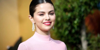 الحیاه الخاصه والمثیره للجدل لسیلینا غومیز وشرکائها + صور مذهله وجذابه