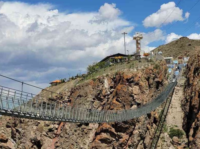 جسر هیر الزجاجی المعلق