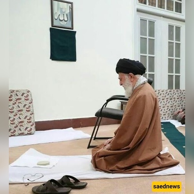 ماذا یجری خلف أبواب منزل الإمام الخامنئی؟؛ شقیق القائد یکشف: «لا یملک کنبه، ومطبخه مزود بکراسی بلاستیکیه اشتریتها وأرسلتها إلیه!»