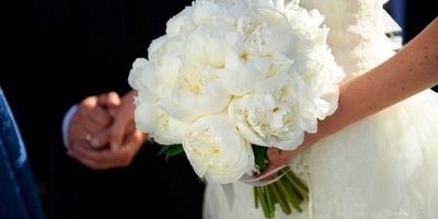 لماذا بکت العروس بسبب خاتم زفافها القبیح