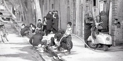 لمحه حنین إلى طهران القدیمه / تحیه للأمهات اللواتی غسَلن الصحون والملابس على ضفاف هذه الجداول، فی المطر أو فی الشمس…