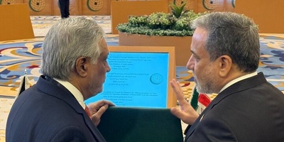 عراقجی ووزیر الخارجیه الباکستانی یلتقیان على هامش قمه منظمه التعاون الإسلامی