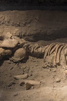 اکتشاف هیکل عظمی یعود إلى 3100 عام لفتاه تبلغ من العمر 13 عامًا فی قزوین – الخبراء مذهولون لبقائه سلیمًا!