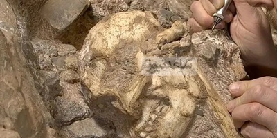 ظهور قریب بشری عمره 3 ملایین سنه من بین الصخور