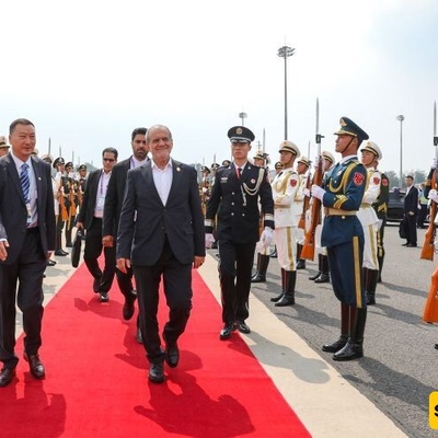 الرئیس بزشکیان یغادر بکین عائدا الى طهران