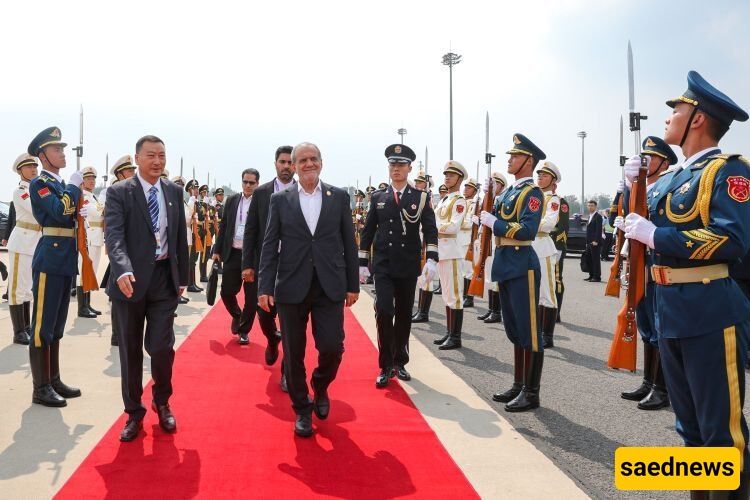 الرئیس بزشکیان یغادر بکین عائدا الى طهران