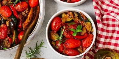 وصفه یخنه الکوسا الصحیه الخالیه من اللحوم: طبق منزلی لذیذ ومغذٍ