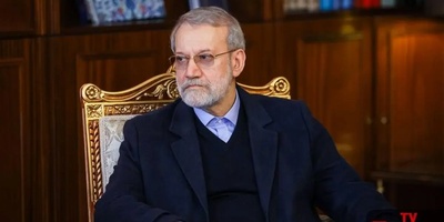 علی لاریجانی محاط بحراس عراقیین + صوره