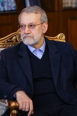علی لاریجانی محاط بحراس عراقیین + صوره