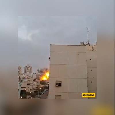 الصواریخ الإیرانیه تحلق فوق رؤوس الصهاینه بلا دفاعات ولا صفارات إنذار / انظروا إلى سرعه الصواریخ! + فیدیو