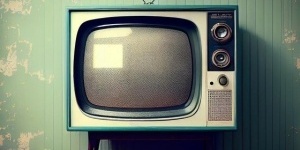 من اخترع التلفاز؟ أبرز المخترعین وإسهاماتهم