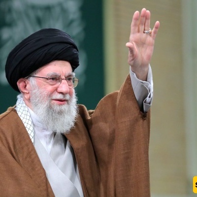 زعیم إیران یهنئ على انتصار المصارعه الحره: إنجاز تاریخی فی بطوله العالم