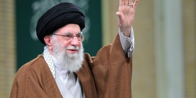 زعیم إیران یهنئ على انتصار المصارعه الحره: إنجاز تاریخی فی بطوله العالم
