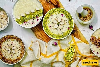وصفه عصیده من دقیق الأرز والحلیب بلونین