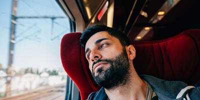 اکتئاب السفر: عندما یصبح الحنین إلى الوطن أثقل من حقیبتک