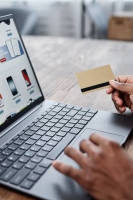 تطبیقات غریبه تمنحک شعور الشراء دون أن تخسر ریالاً واحداً