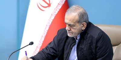 الرئیس الإیرانی یشید بإنجاز منتخب المصارعه الرومانیه الإیرانیه فی بطوله العالم