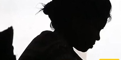 الحیاه السلمیه لامرأه مع زوجها وصدیقها تحت سقف واحد