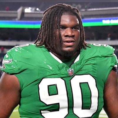 لماذا أصبح جوردان دیفیس نجم الـNFL الذی یتحدث عنه الجمیع الآن؟