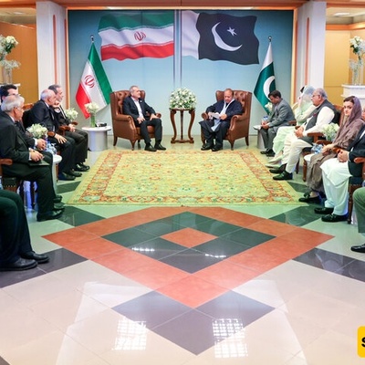 إیران وباکستان توقعان 12 مذکره تعاون فی مختلف المجالات