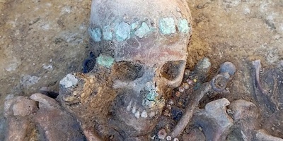 مقبره قدیمه ومجوهراتها تُکشف أثناء بناء مصنع للسیارات