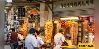 أطعمه الشوارع التی یعشقها الملایین.. نکهات عالمیه تبدأ من عربه صغیره!