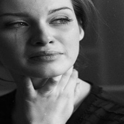 البکاء بلا سبب: علامه تستدعی اهتمامک بصحتک النفسیه