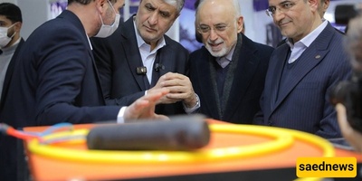 إسلامی یتفقد المعرض التخصصی السادس للیزر والفوتونیات والکمّ فی إیران